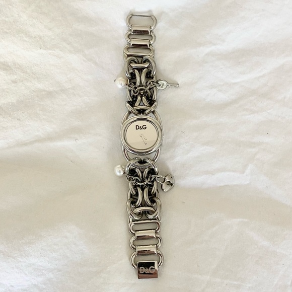 SOLD ❤️❤️❤️💯 Authentic D&G Watch with Lock & Key - Picture 2 of 11